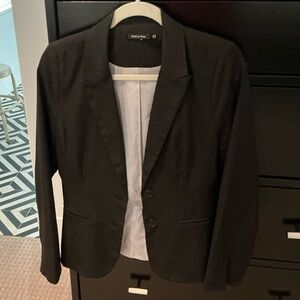 Doe & Rae Elegant Black Blazer
